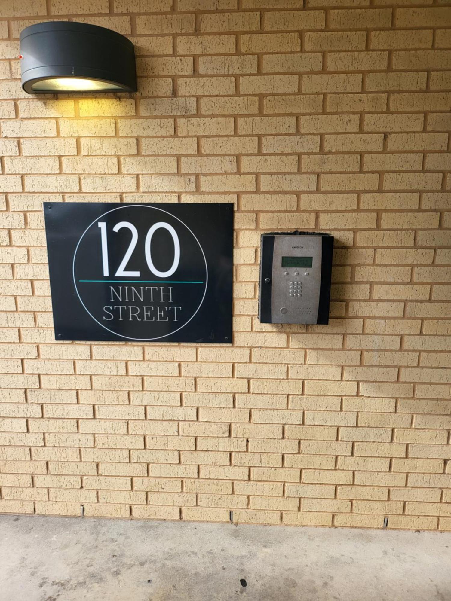 Beautiful Condo On Riverwalk W King Ste Free Parking Pet Friendly Centrally Located On The Riverwalk San Antonio Zewnętrze zdjęcie