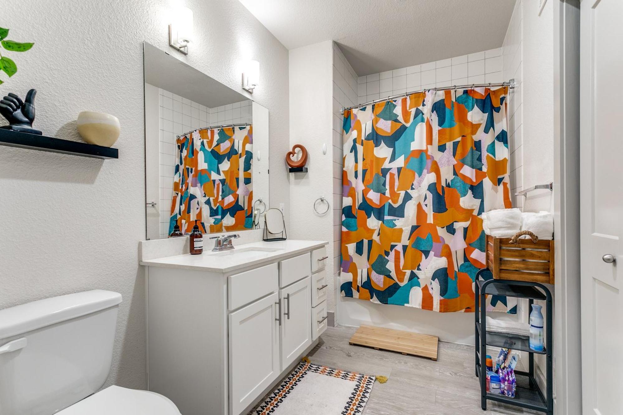 Beautiful Condo On Riverwalk W King Ste Free Parking Pet Friendly Centrally Located On The Riverwalk San Antonio Zewnętrze zdjęcie