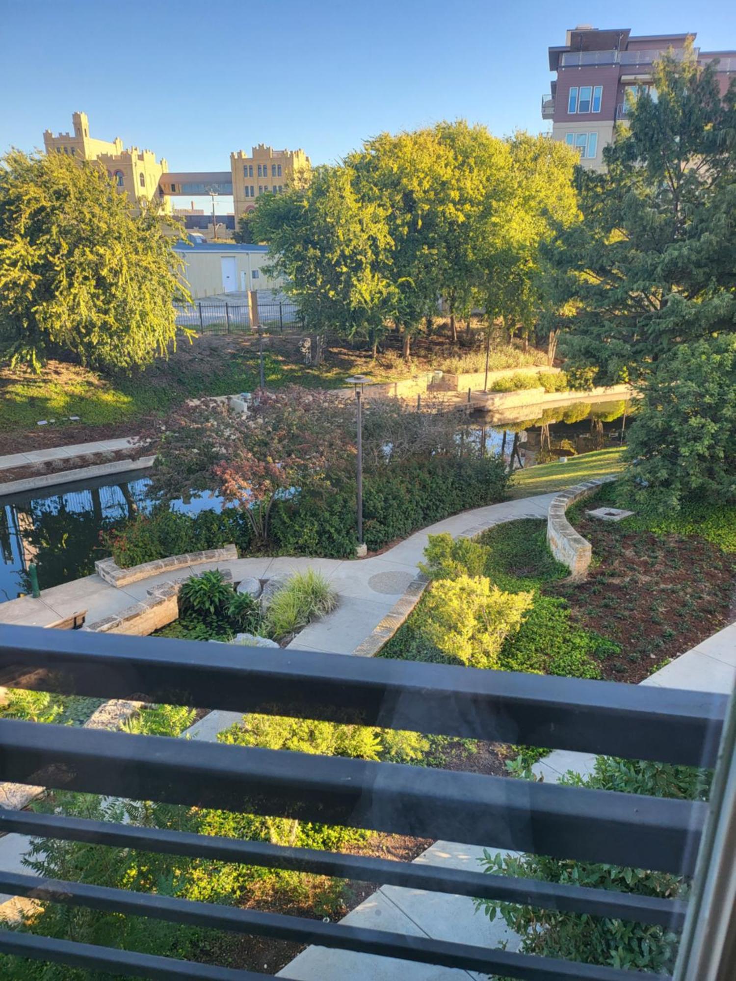 Beautiful Condo On Riverwalk W King Ste Free Parking Pet Friendly Centrally Located On The Riverwalk San Antonio Zewnętrze zdjęcie